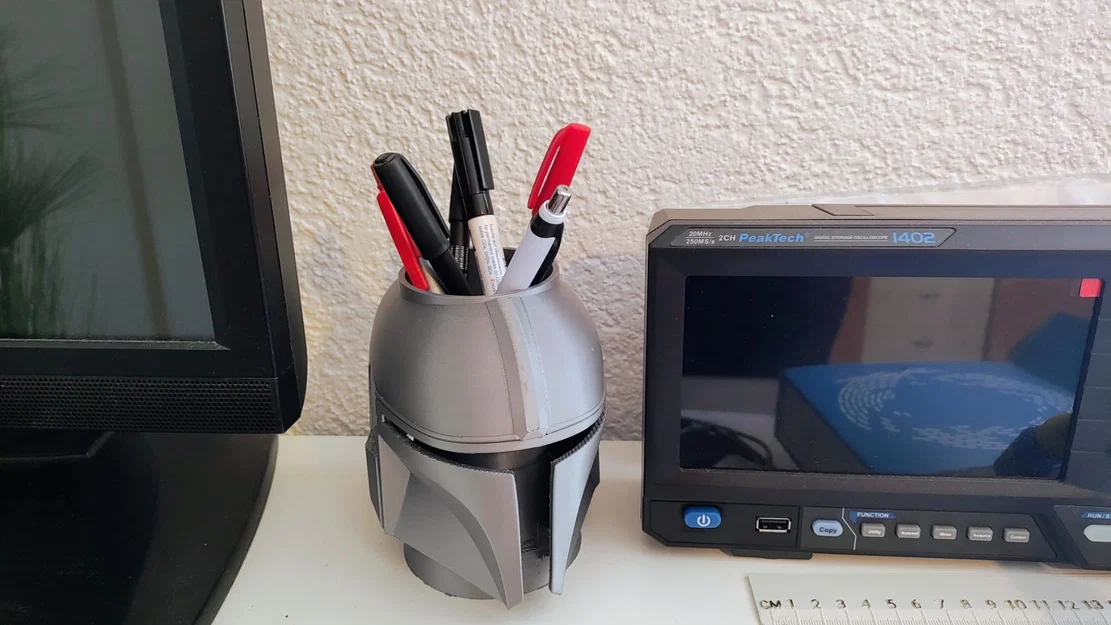 Ống đựng bút hình mũ Mandalorian (Mandalorian Helmet Pencil Holder) - Image 1