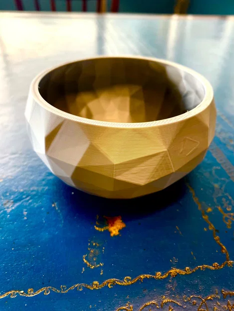 Tô Low Poly Designer “Pressed Diamond” - Image 2