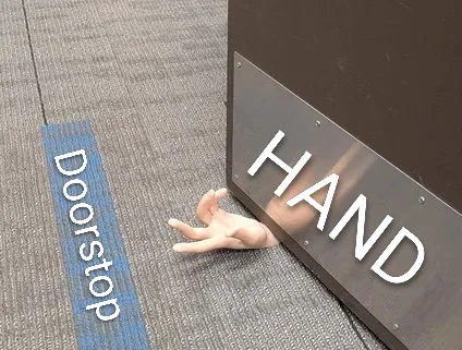 Chặn cửa hình bàn tay (Hand Doorstop) độc đáo cho ngôi nhà của bạn - Image 1