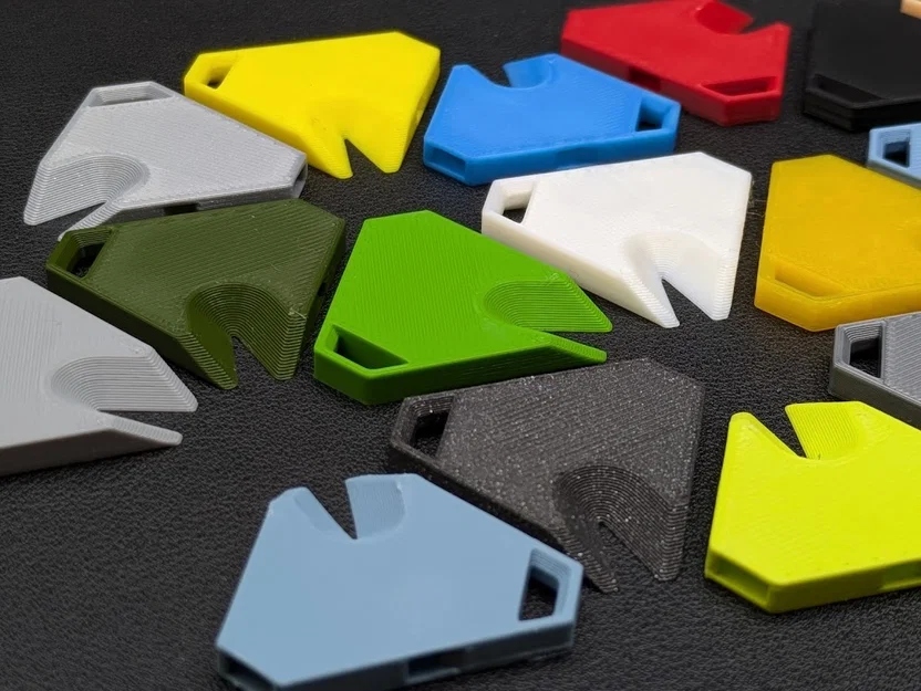 Móc khóa còi & gỡ ve Tick Whistle Keychain - Image 1