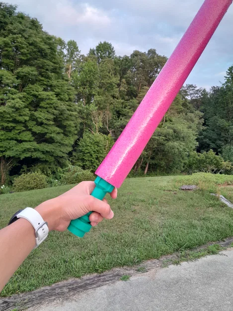 Tay cầm kiếm phao bể bơi (Pool Noodle Swords) cho bé vui chơi - Image 2