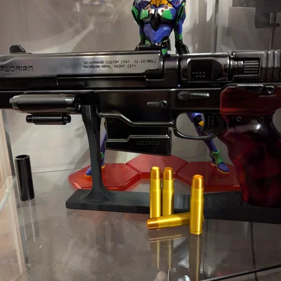 Chân đế trưng bày súng Malorian Arms 3516 cho fan Cyberpunk 2077
