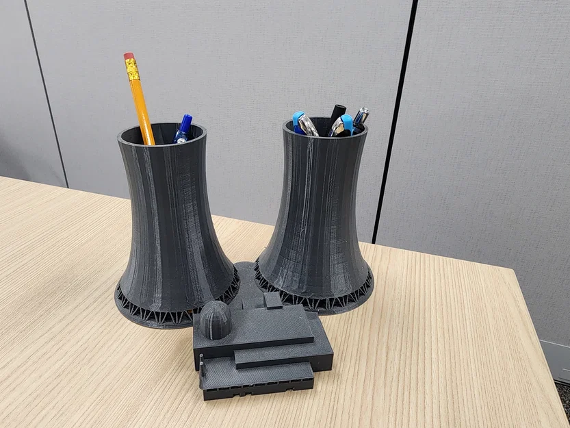 Ống cắm bút mô hình nhà máy điện hạt nhân độc lạ cho bàn làm việc - Image 1