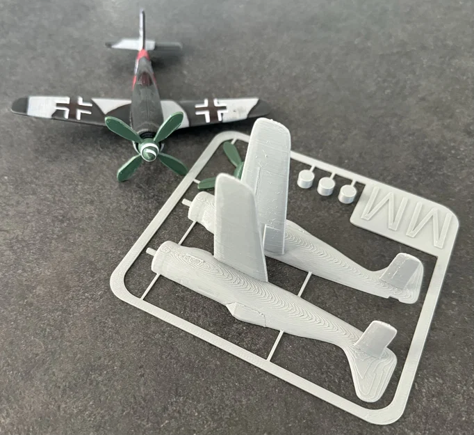 Mô hình lắp ráp máy bay Focke-Wulf Fw 190 dạng Kit Card độc đáo - Image 6