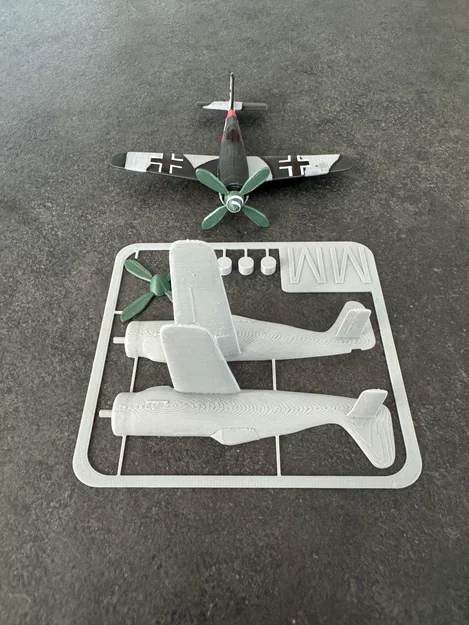 Mô hình lắp ráp máy bay Focke-Wulf Fw 190 dạng Kit Card độc đáo - Image 18