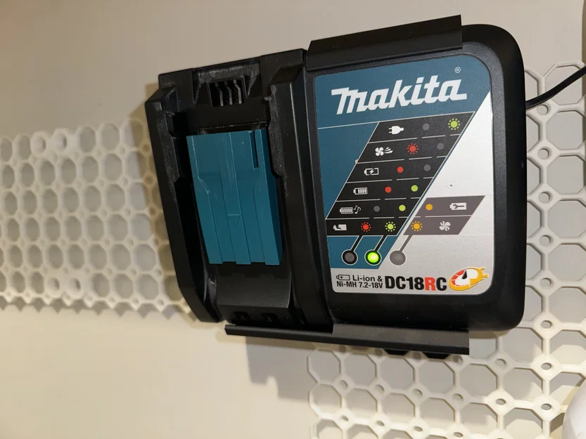 Ngàm Multiboard gắn tường cho sạc pin Makita DC18RC - Image 1