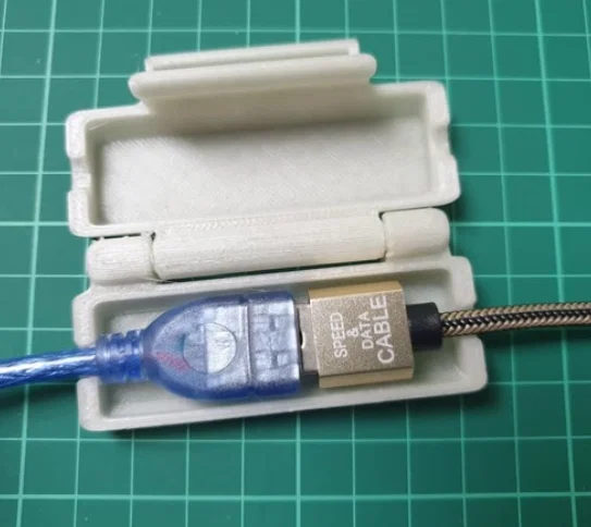Hộp bảo vệ đầu nối USB (USB Connector Box) in 3D nhỏ gọn - Image 1