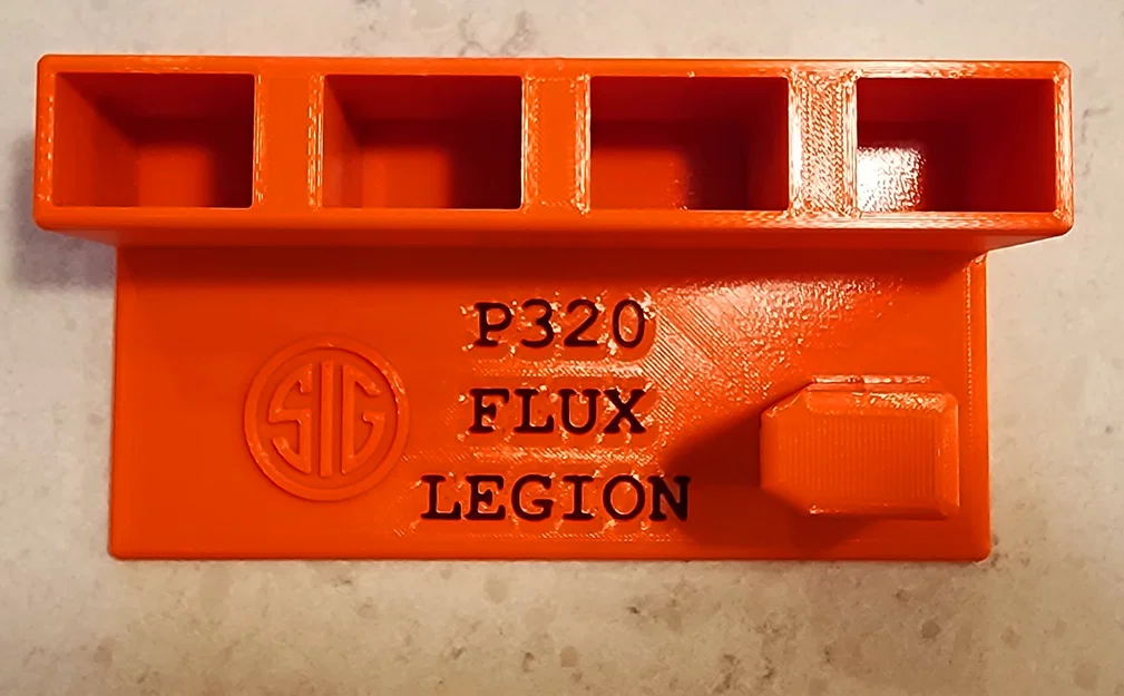 Đế trưng bày Sig Sauer P320-FLUX-LEGION kèm chỗ để 4 băng đạn - Image 2