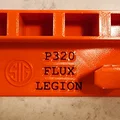 Đế trưng bày Sig Sauer P320-FLUX-LEGION kèm chỗ để 4 băng đạn - Thumbnail 2