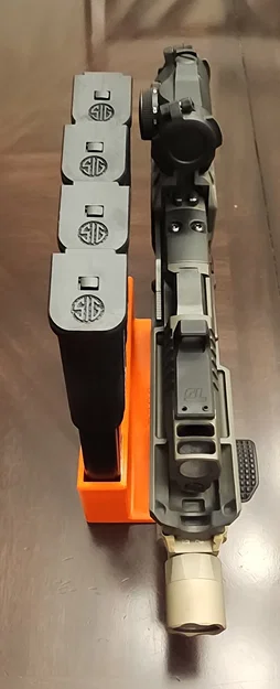 Đế trưng bày Sig Sauer P320-FLUX-LEGION kèm chỗ để 4 băng đạn - Image 8