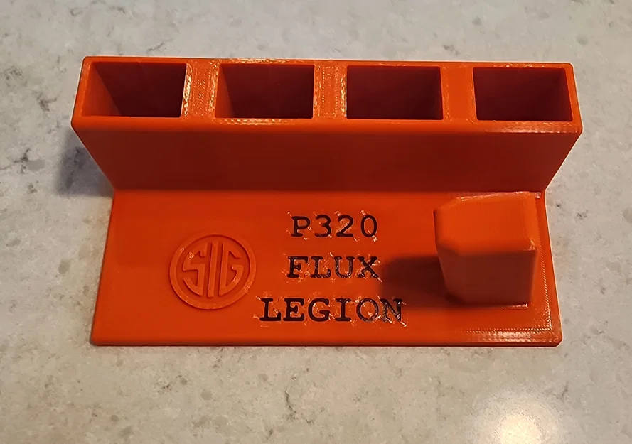 Đế trưng bày Sig Sauer P320-FLUX-LEGION kèm chỗ để 4 băng đạn - Image 9
