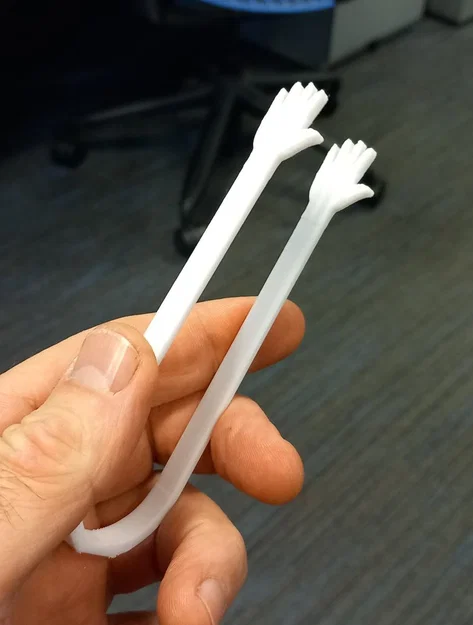 Helping Handz – Kẹp gắp dạng bàn tay (novelty hand tongs) - Image 1