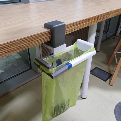 Thùng rác xoay và treo (Rotating and Hanging Trash Can)