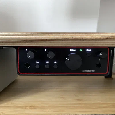 Giá đỡ treo dưới bàn cho Focusrite Scarlett Solo 4th Gen