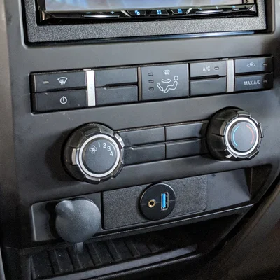 F150 (2009–2014) - Thay thế cụm USB & AUX