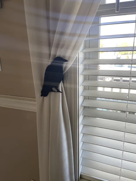 Móc Giữ Rèm Quạ (Raven Curtain Holdback) - Image 1