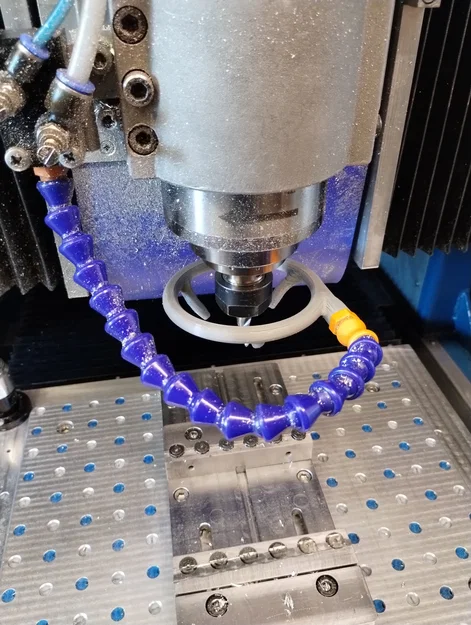 Nozzle làm mát đa hướng 360° (Multi directional coolant nozzle) - Image 1