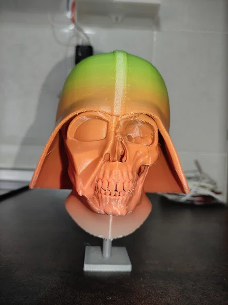 Hộp sọ Darth Vader kèm đế - Image 1