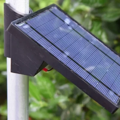 Ngàm gắn cột cho solar panel & hộp bảo vệ mạch điện
