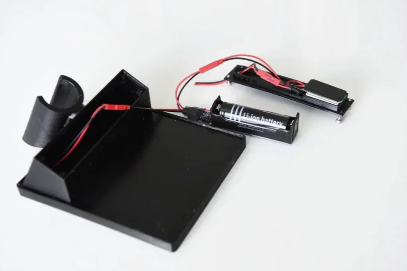 Ngàm gắn cột cho solar panel & hộp bảo vệ mạch điện - Image 3