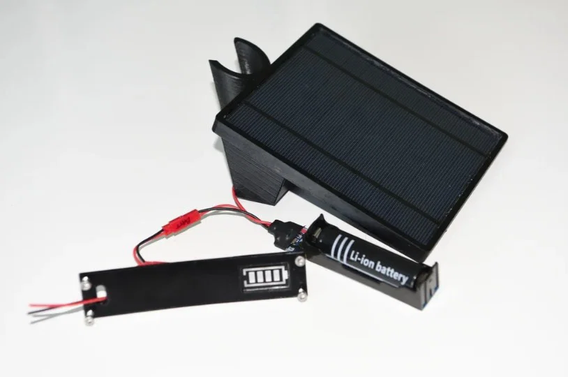 Ngàm gắn cột cho solar panel & hộp bảo vệ mạch điện - Image 4