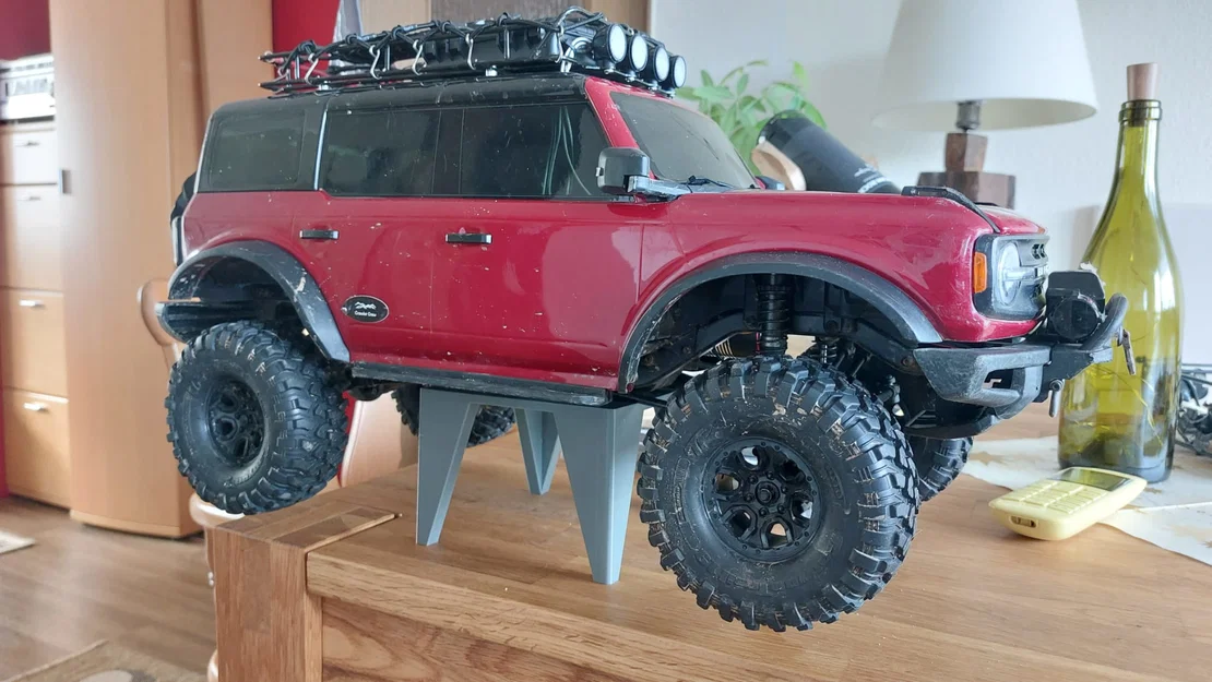 Giá đỡ xe điều khiển từ xa (RC Car Stand) in 3D chắc chắn - Image 1