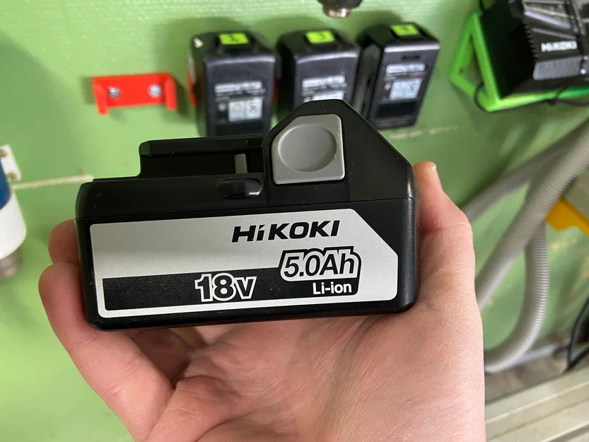 Giá treo tường 3D cho pin Hikoki gọn gàng, chắc chắn - Image 2