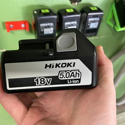 Giá treo tường 3D cho pin Hikoki gọn gàng, chắc chắn