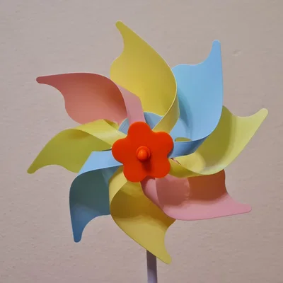 Chong Chóng Nhiều Màu (Colorful Pinwheel)