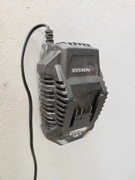 Giá treo tường cho bộ sạc Parkside PLG 20 C3 tiện lợi - Image 1