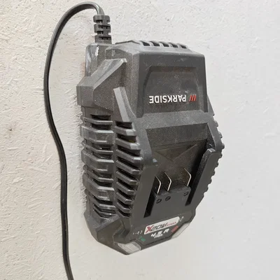 Giá treo tường cho bộ sạc Parkside PLG 20 C3 tiện lợi
