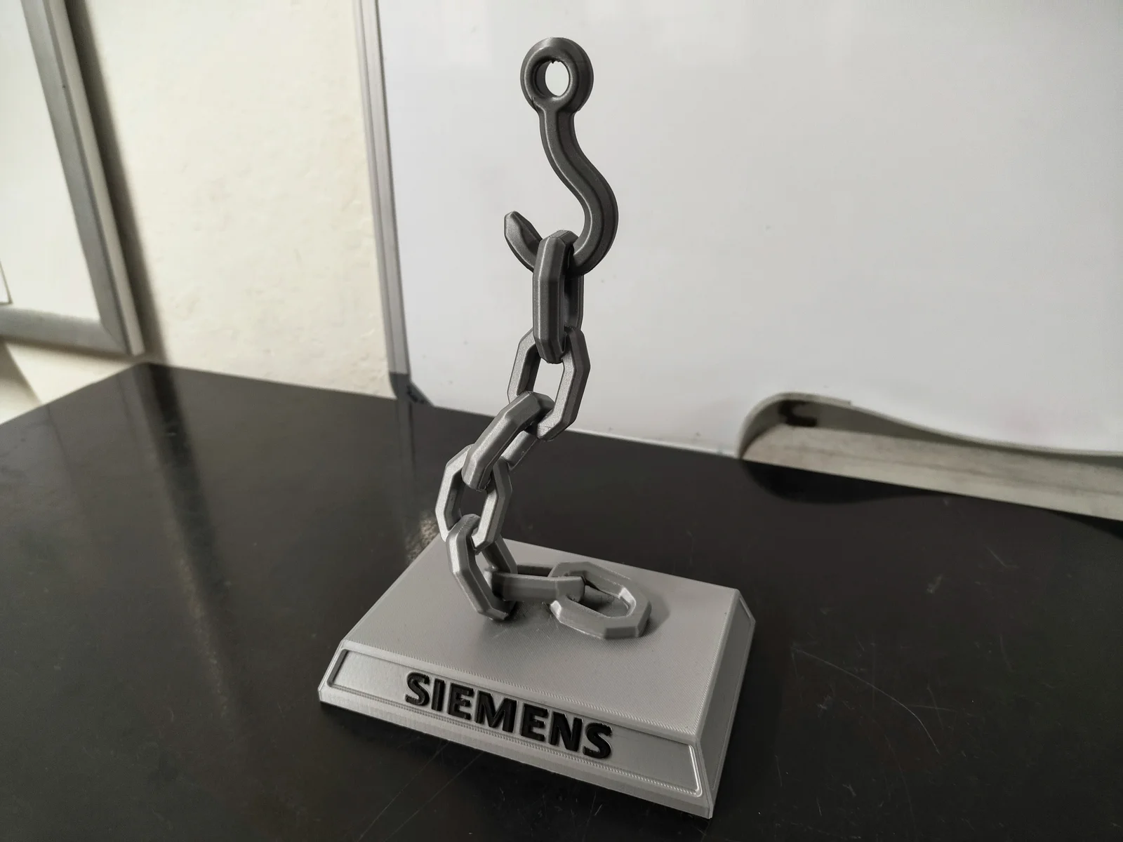Mô hình trang trí Siemens Lufthaken ấn tượng cho bàn làm vi… 1