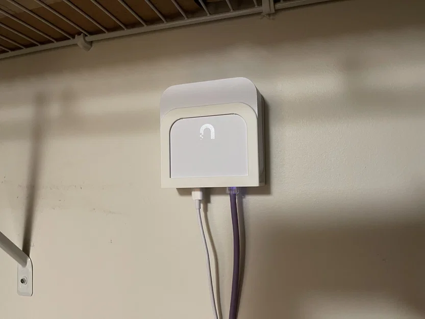 Giá treo tường tối giản cho thiết bị mạng UniFi Express - Image 1