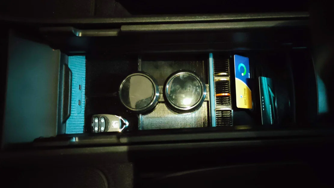 Miếng lót ngăn trung tâm Volvo EX30 (Center Console Inlay) - Image 3