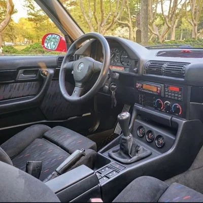 Khung gắn đồng hồ đo và sạc không dây cho BMW E34 E32