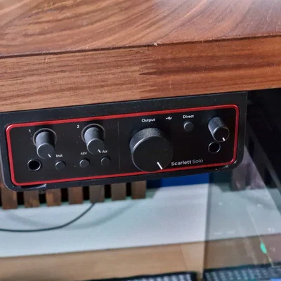 Ngàm gắn dưới bàn cho Focusrite Scarlett Solo 4th Gen