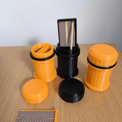 Hộp đựng diêm chống nước kèm miếng quẹt (striker)