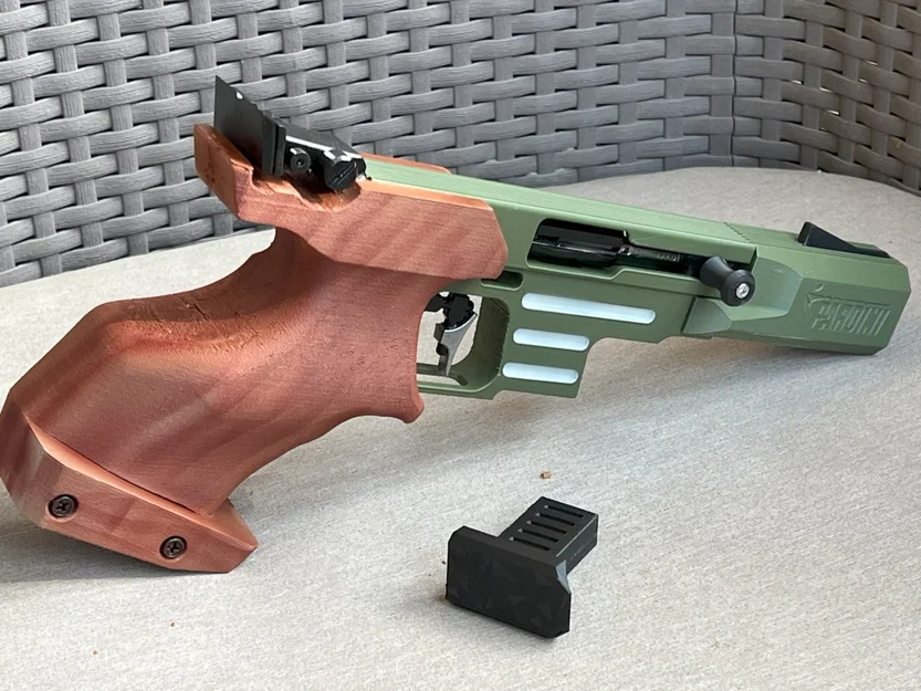 Pardini SP22 Rapid Fire Pistol (Replica trưng bày, không hoạt động) - Image 1