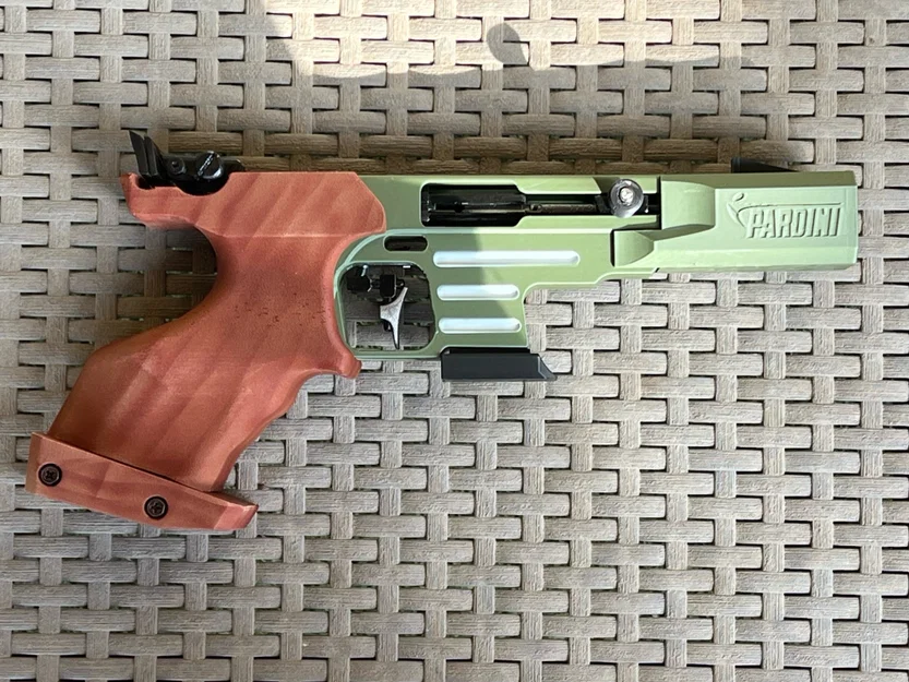 Pardini SP22 Rapid Fire Pistol (Replica trưng bày, không hoạt động) - Image 3
