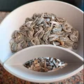 Tô ăn hạt hướng dương/hạt dẻ cười (Pipas y Pistachos) - Thumbnail 2