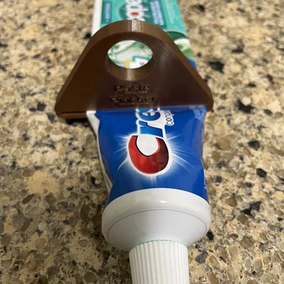 Dụng cụ nặn kem đánh răng 3D (Paste Pincher) tiết kiệm tối đa