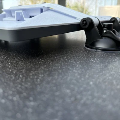 Giá đỡ Starlink Mini dùng hít kính tiện lợi cho xe hơi và du lịch