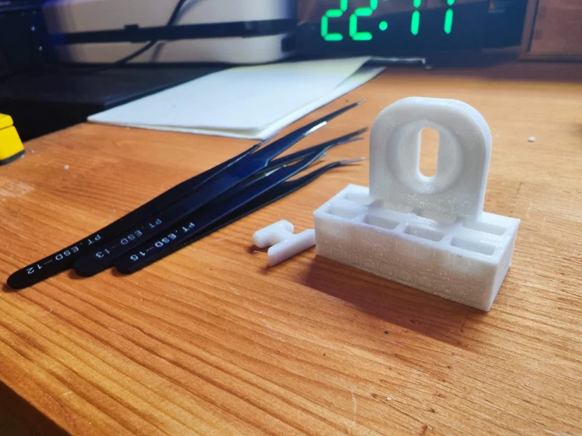 Giá đỡ nhíp cho pegboard Ikea Skadis (Low-Profile T-Clip Mount) - Image 1