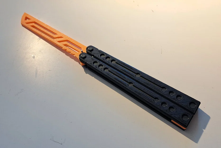 Bản Replica Winter Nautilus Balisong - Image 1