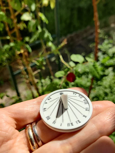 Mô hình Đồng hồ mặt trời bỏ túi siêu dễ thương - Image 1