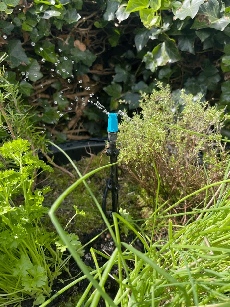 Giá đỡ dựng đứng cho đầu phun & ống Gardena micro drip tưới cây - Image 3