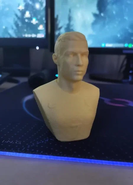 Mô hình tượng bán thân Cristiano Ronaldo cực chi tiết dành cho fan CR7 - Image 2