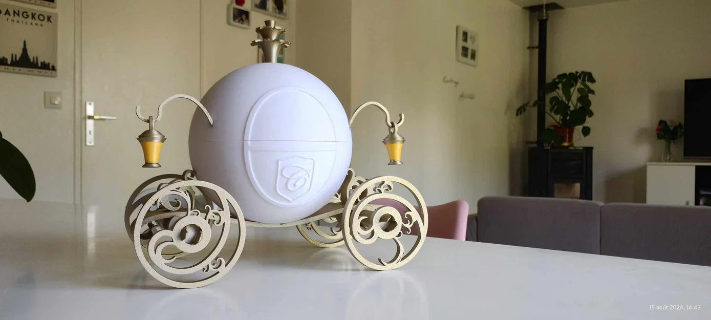 Mô hình xe bí ngô của Lọ Lem in 3D trang trí độc đáo - Image 1