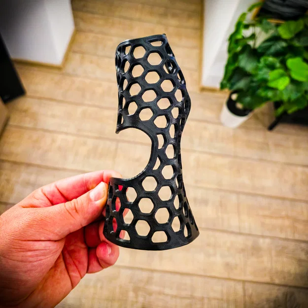 Nẹp cổ tay tổ ong in 3D - Tùy chỉnh dễ dàng với nhựa PLA - Image 2