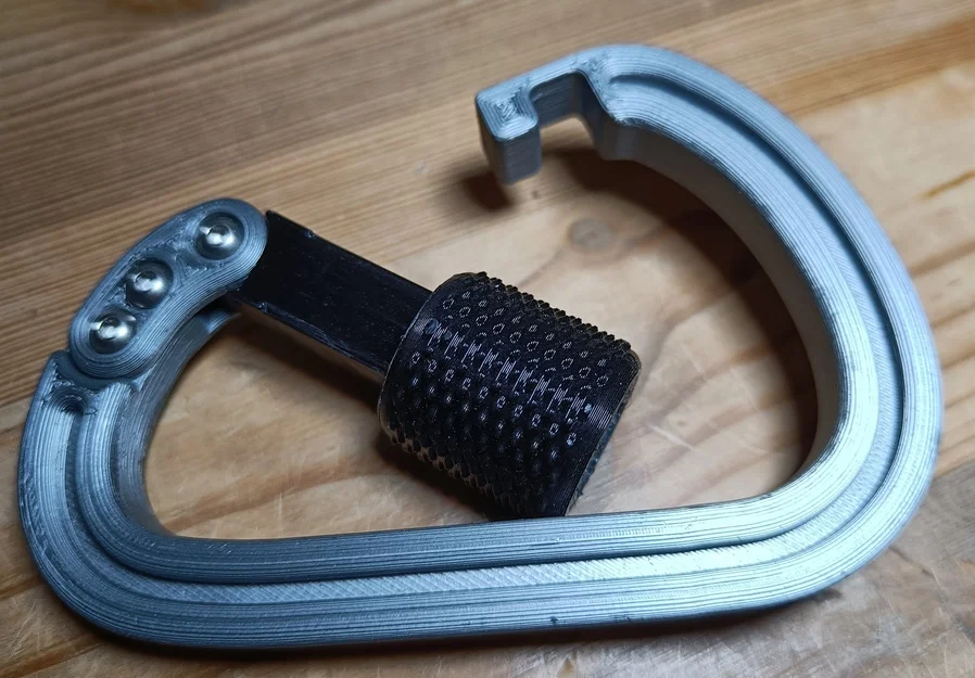 Carabiner có khóa an toàn lò xo (spring loaded secured lock) - Image 3